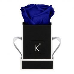Eckige Rosenbox in schwarz weiß mit blauer Infinityrose